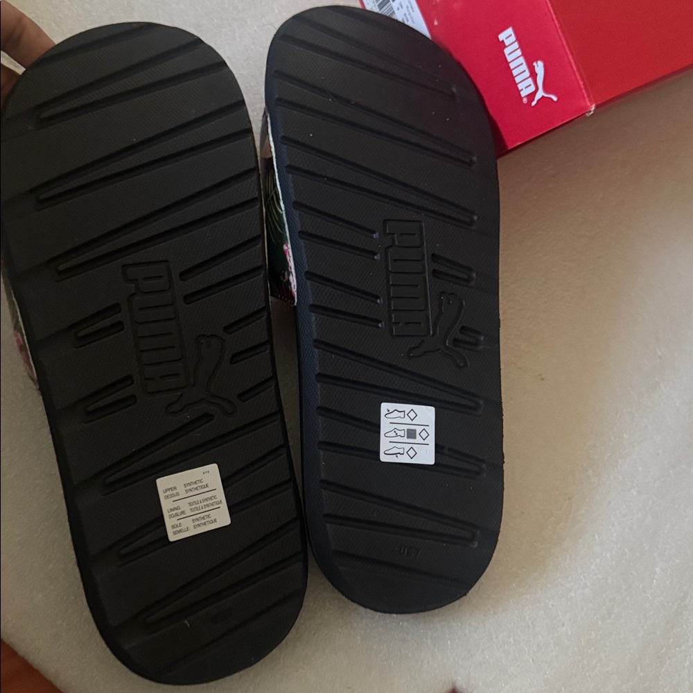 Puma Black and Gold Tropical Slide Sandals.size-7 - Picture 6 of 9